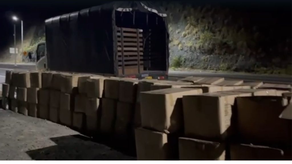 apoyo DIAN contrabando